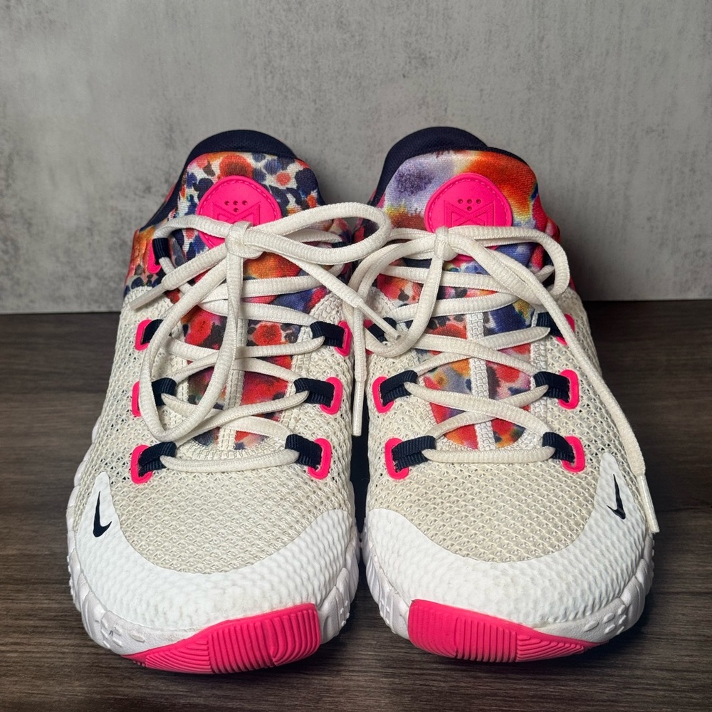 Nike Women’s Metcon Shoes White Pink Navy Floral Accent - Picture 4 of 9
